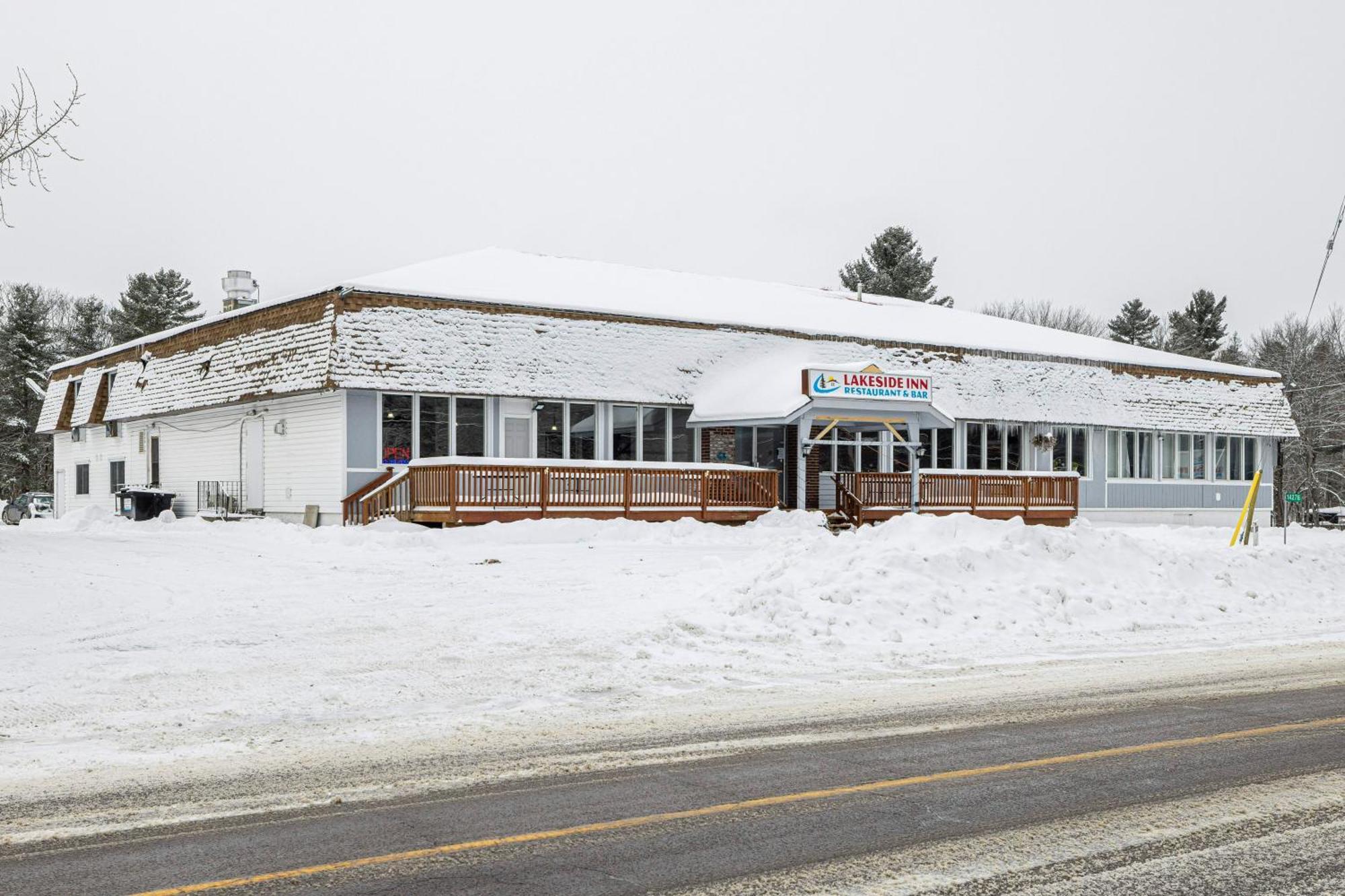 Lakeside Inn Cloyne Exteriér fotografie