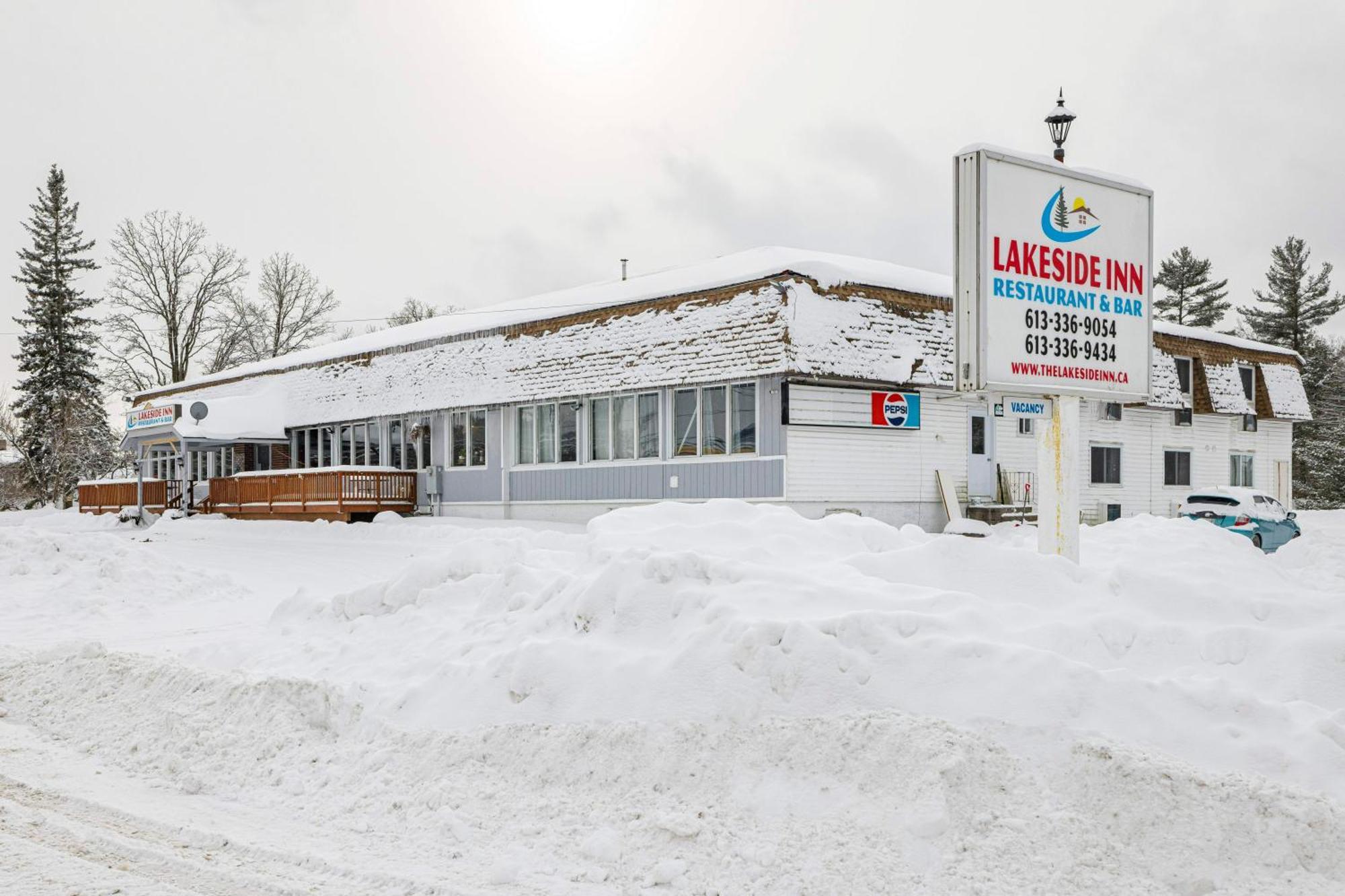 Lakeside Inn Cloyne Exteriér fotografie